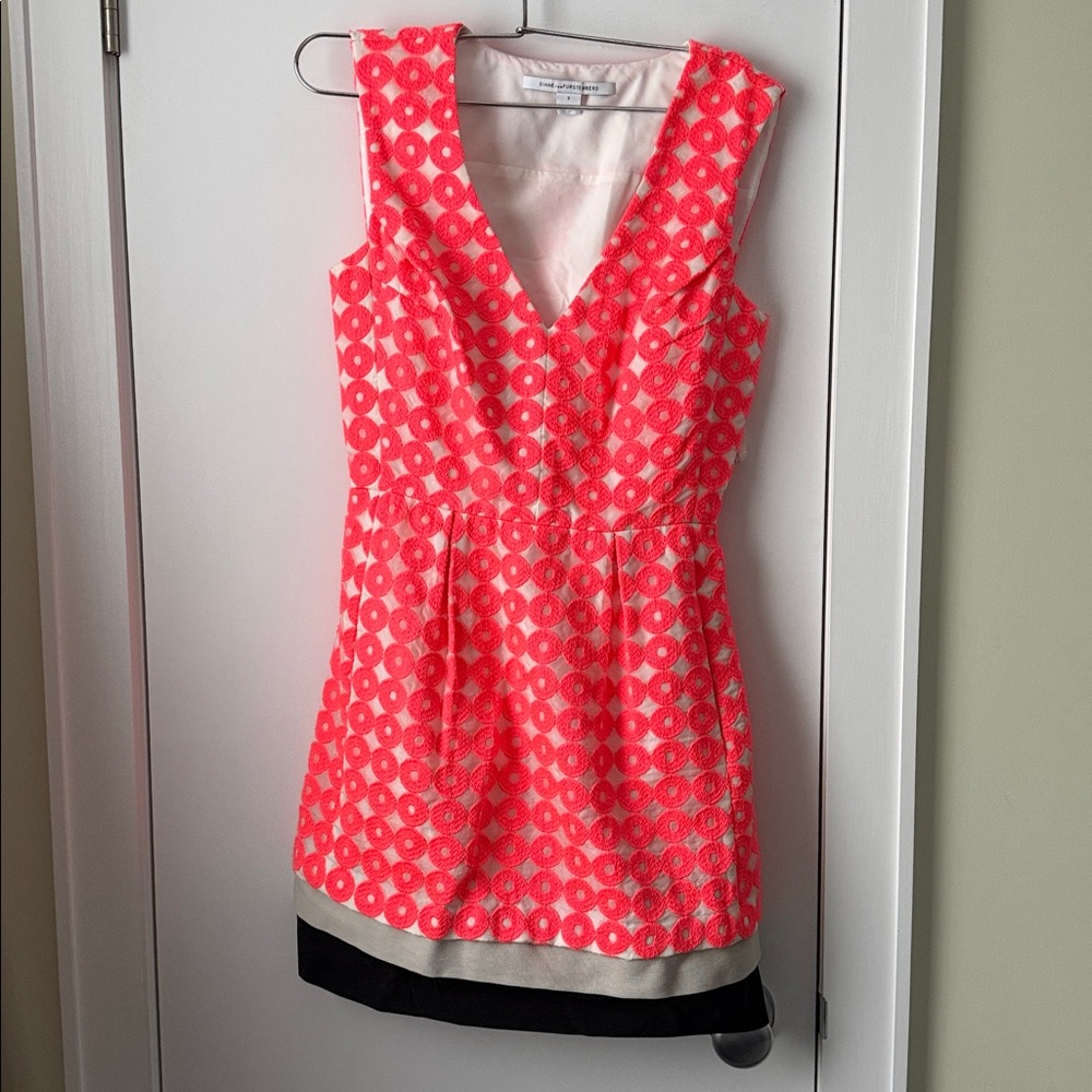 Diane Von Furstenberg hot pink Silk sleeveless cut off waist Size 2